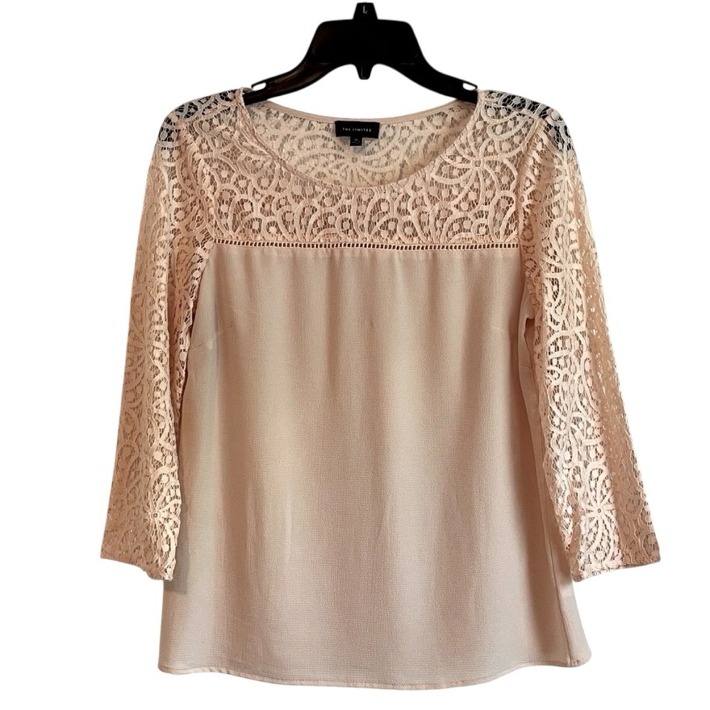 ⚡️ 3 for $30 ⚡️ The Limited 3/4 Lace Sleeve Top in Peach